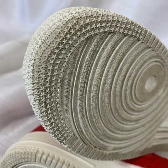 Red leather Nike Air Force 1 LV8 sneakers - Picture 7 of 12